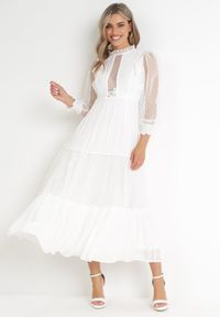 Born2be - Biała Rozkloszowana Sukienka z Ozdobnymi Tiulowymi Wstawkami Revisa. Typ kołnierza: kołnierz z falbankami. Kolor: biały. Materiał: tiul. Wzór: aplikacja. Długość: maxi #1