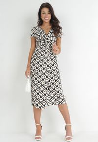 Born2be - Beżowa Sukienka Kopertowa z Ozdobnym Węzłem Belba. Kolor: beżowy. Wzór: geometria, aplikacja. Typ sukienki: kopertowe. Długość: midi #5