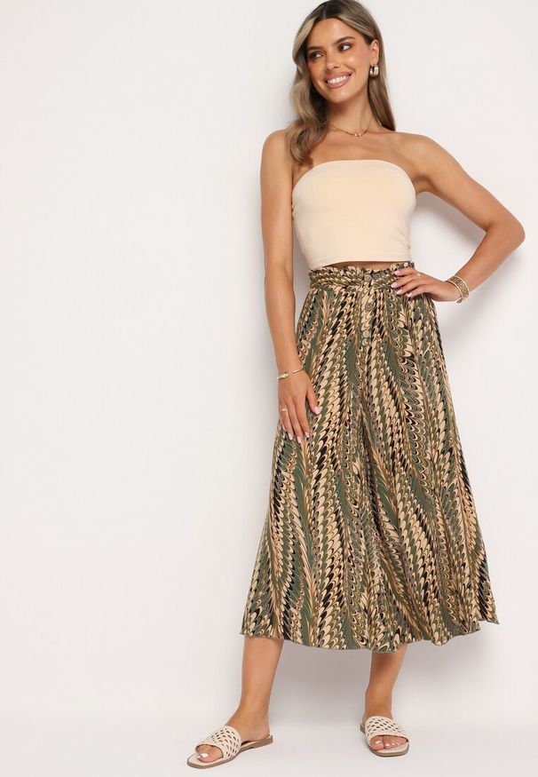 Born2be - Zielone Szerokie Wiskozowe Spodnie z Wysokim Stanem i Gumką w Talii Ozdobione Guzikami Jilifea. Stan: podwyższony. Kolor: zielony. Materiał: wiskoza. Wzór: aplikacja