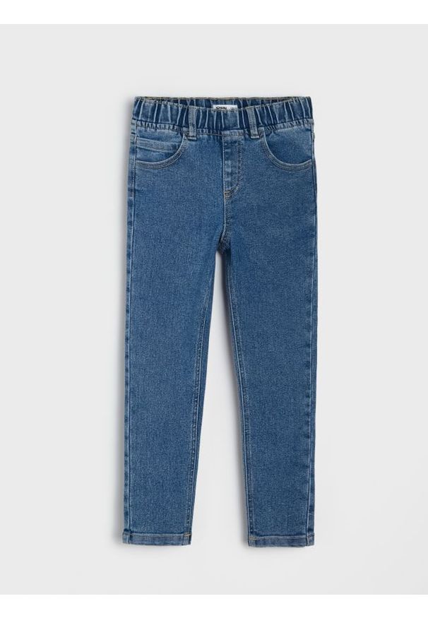 Sinsay - Jeansy relaxed skinny z domieszką wiskozy - granatowy. Kolor: niebieski