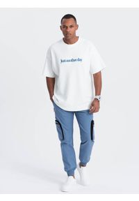 Ombre Clothing - Spodnie męskie JOGGERY z odstającymi i zapinanymi kieszeniami cargo - niebieskie V7. Kolor: niebieski. Materiał: tkanina, guma, elastan, bawełna. Wzór: nadruk
