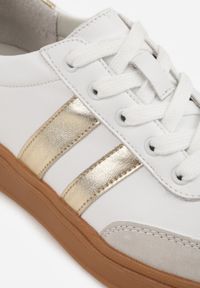 Renee - Białe Sneakersy ze Skóry Naturalnej z Geometrycznym Wzorem Zetisius. Okazja: na co dzień. Kolor: biały. Materiał: skóra. Wzór: geometria #3