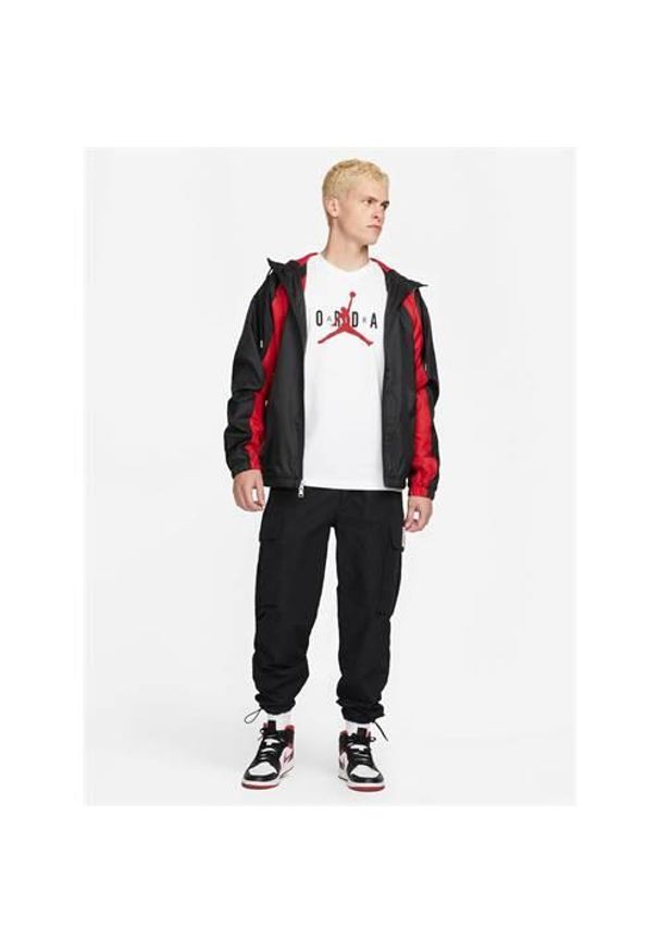 Koszulka sportowa męska Nike Air Jordan Wordmark. Kolor: biały, wielokolorowy. Materiał: bawełna, poliester. Długość rękawa: krótki rękaw. Długość: krótkie. Sport: fitness