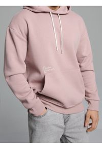 Sinsay - Bluza hoodie z napisem - różowy. Kolor: różowy. Wzór: napisy