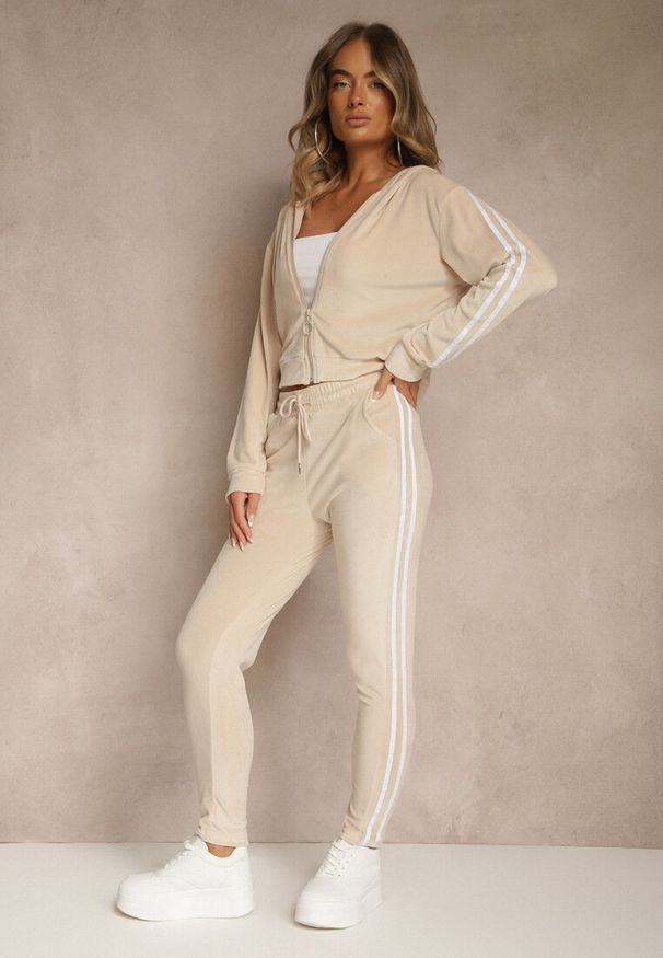 Renee - Beżowy 2-Częściowy Komplet Dresowy z Weluru z Ozdobnymi Lampasami Bluza i Spodnie Anelpe. Kolor: beżowy. Materiał: welur, dresówka