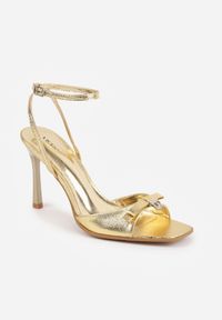 Renee - Złote Sandały VICES na Szpilce Zdobione Kokardą i Aplikacją z Cyrkoniami Sireilora. Zapięcie: pasek. Kolor: złoty. Materiał: satyna. Wzór: aplikacja. Obcas: na szpilce. Styl: glamour #5
