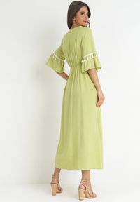 Born2be - Jasnozielona Wiskozowa Sukienka Maxi z Ozdobnym Dekoltem i Gumką w Pasie Latava. Okazja: na co dzień. Kolor: zielony. Materiał: wiskoza. Styl: casual. Długość: maxi #5