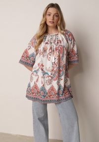 Born2be - Czerwona Wiskozowa Bluzka w Etniczny Wzór z Frędzlami w Stylu Boho Raimine. Okazja: do pracy, na co dzień. Kolor: czerwony. Materiał: wiskoza. Wzór: gładki. Styl: boho #4