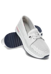 Białe Półbuty Artiker Lekkie Buty Damskie. Kolor: biały. Materiał: skóra. Szerokość cholewki: normalna. Wzór: aplikacja #4