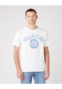 Wrangler - WRANGLER COLLEGIATE TEE MĘSKI T-SHIRT KOSZULKA LOGO NADRUK OFF WHITE W7E0EJ737. Wzór: nadruk