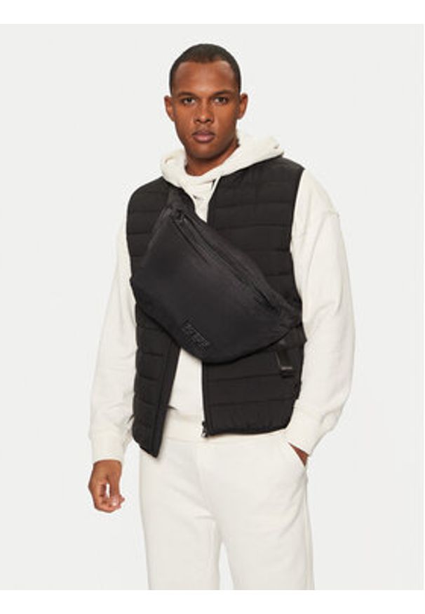 Guess Saszetka nerka Z4BZ08 WGRZ0 Czarny. Kolor: czarny. Materiał: materiał