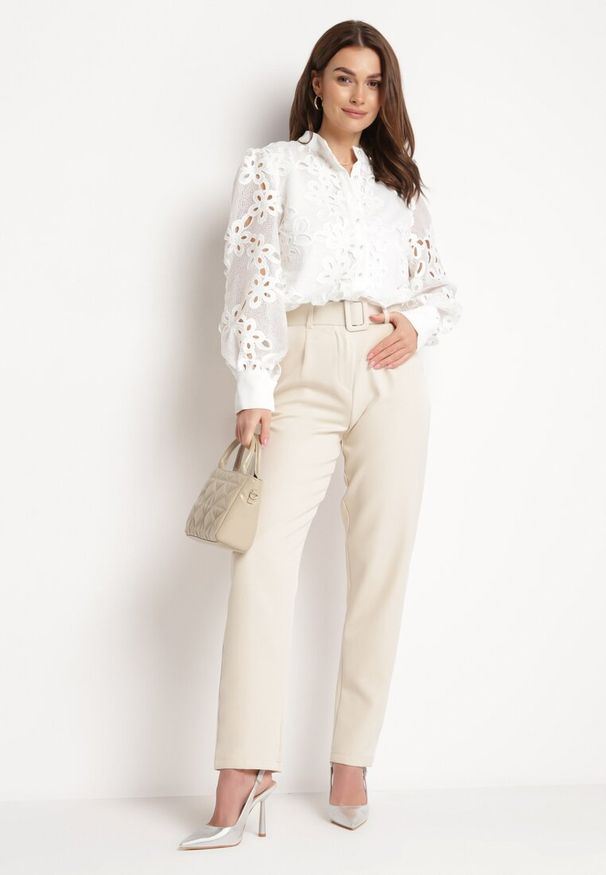 Born2be - Biała Koszula z Ażurowej Koronki w Kwoaty Rarriana. Kolor: biały. Materiał: koronka. Wzór: koronka, ażurowy