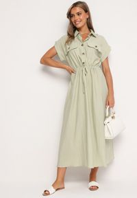 Born2be - Jasnozielona Wiskozowa Rozkloszowana Sukienka z Gumką w Talii Ozdobiona Guzikami Lemvia. Okazja: na spotkanie biznesowe. Kolor: zielony. Materiał: wiskoza. Wzór: aplikacja. Sezon: lato. Typ sukienki: sportowe, rozkloszowane. Styl: klasyczny, elegancki, sportowy, biznesowy #4