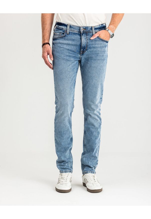 Spodnie Męskie Jeansowe Mustang Vegas Slim Denim Blue 1015043 5000 202, W33 L30. Okazja: na co dzień. Kolor: niebieski. Styl: casual, klasyczny