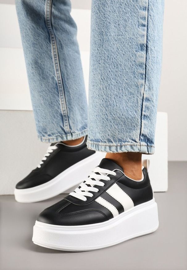 Born2be - Czarne Sneakersy w Stylu Klasycznych Tenisówek na Grubej Podeszwie Rediree. Okazja: na spacer, na co dzień. Kolor: czarny. Materiał: jeans. Szerokość cholewki: normalna. Sport: turystyka piesza