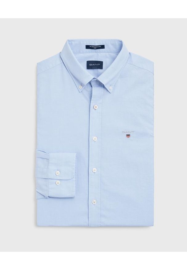 GANT - Jasnoniebieska koszula z logo Slim fit. Typ kołnierza: kołnierzyk klasyczny. Kolor: niebieski. Materiał: bawełna. Wzór: aplikacja. Sezon: lato. Styl: klasyczny, elegancki