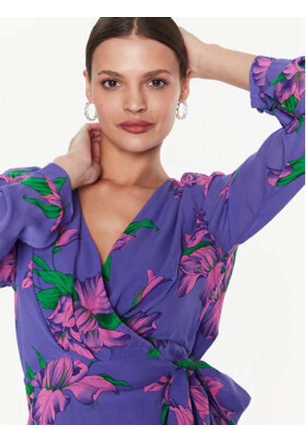 Pinko Sukienka codzienna Assillante 101109 A0P7 Fioletowy Regular Fit. Okazja: na co dzień. Kolor: fioletowy. Materiał: wiskoza. Typ sukienki: proste. Styl: casual