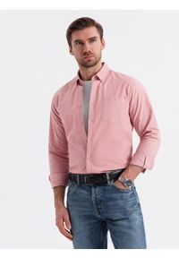 Ombre Clothing - Męska koszula bawełniana REGULAR FIT z kieszenią - różowa V3. Typ kołnierza: kołnierzyk klasyczny. Kolor: różowy. Materiał: bawełna. Długość rękawa: długi rękaw. Długość: długie. Styl: klasyczny #11