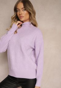 Renee - Fioletowy Golf Sweter z Tłoczeniem i Ściągaczami Melovira. Typ kołnierza: golf. Kolor: fioletowy. Sezon: zima