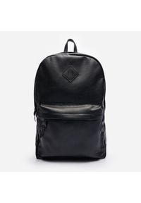 House - Czarny plecak z imitacji skóry z efektem połysku - Czarny. Kolor: czarny. Materiał: skóra #1