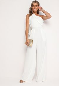 Born2be - Biały Kombinezon Asymetryczny na Jedno Ramię z Dwoma Kieszeniami Benama. Okazja: na ślub cywilny, na wesele, na randkę, na imprezę. Kolor: biały #7