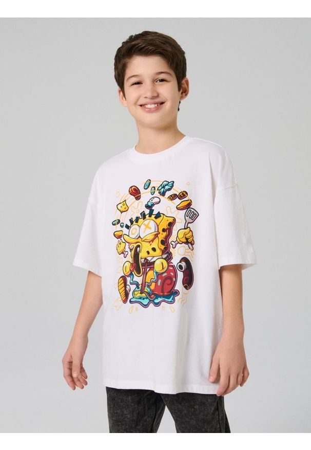Sinsay - Bawełniana koszulka z nadrukiem SpongeBob SquarePants - biały. Kolor: biały. Materiał: bawełna. Wzór: nadruk