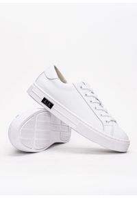 Sneakersy damskie Armani Exchange (XDX027 XCC14 A222). Kolor: biały
