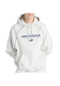 Bluza męska New Balance Trackside Fleece MT611629AHH - szara. Kolor: szary. Materiał: bawełna, dresówka, poliester. Wzór: aplikacja. Styl: klasyczny #1
