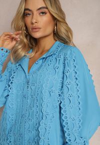 Renee - Niebieska Ażurowa Koszula z Elegancką Stójką Manuella. Typ kołnierza: kołnierzyk stójkowy. Kolor: niebieski. Długość: długie. Wzór: ażurowy. Styl: elegancki #5