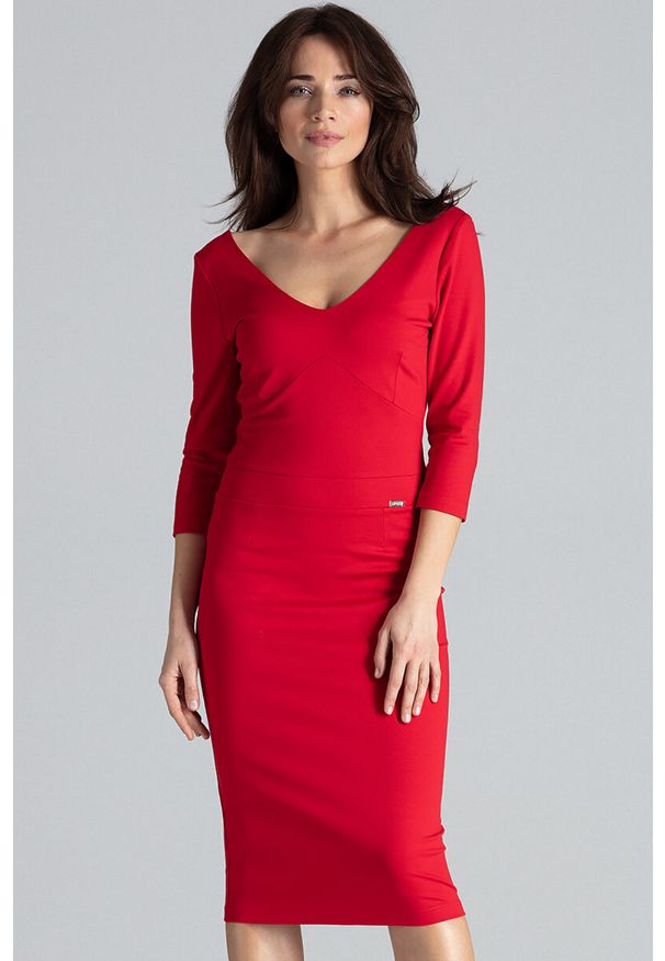 Lenitif - Elegancka dopasowana sukienka z dekoltem V czerwona. Kolor: czerwony. Typ sukienki: dopasowane. Styl: elegancki. Długość: midi