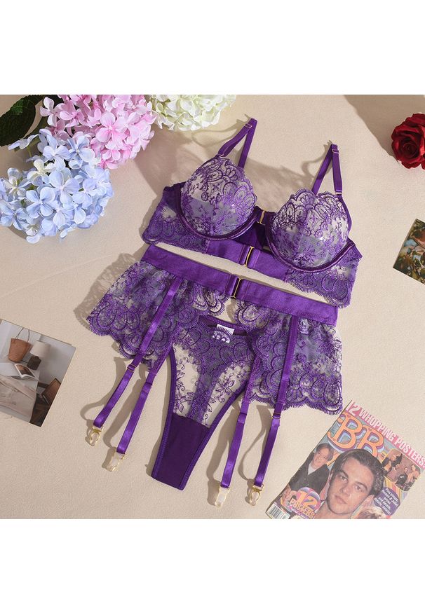 Intica - Komplet bielizny koronkowej z push-upem i pasem do pończoch Egypt. Kolor: fioletowy. Materiał: koronka. Wzór: koronka