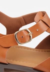 Born2be - Jasnobrązowe Sandały VICES z Przeplatanymi Paskami i Kwadratowym Noskiem Assadah. Okazja: na co dzień. Zapięcie: pasek. Kolor: brązowy. Materiał: jeans, koronka. Styl: casual, klasyczny, elegancki #3