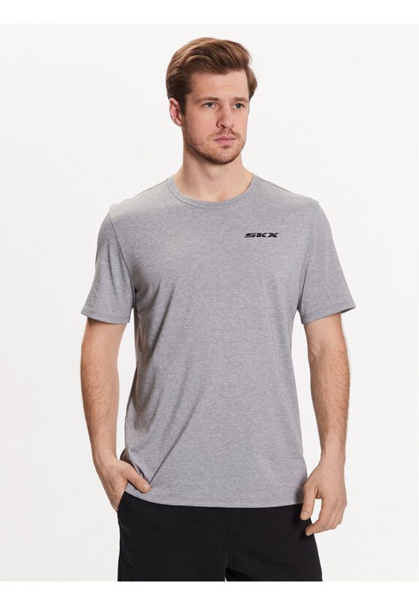 skechers - Skechers T-Shirt Godri Premium M1TS274 Szary Regular Fit. Kolor: szary. Materiał: syntetyk