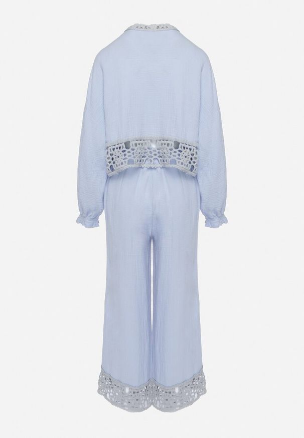 Born2be - Jasnoniebieski Bawełniany Komplet z Ażurowymi Zdobieniami Bluzka i Spodnie Palaniela. Kolor: niebieski. Materiał: bawełna. Wzór: ażurowy, aplikacja