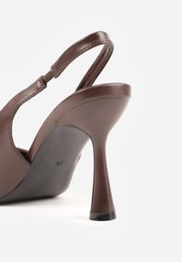 Renee - Brązowe Sandały na Szpilce ze Szpiczastym Noskiem i Otwartą Piętą Ninella. Okazja: na co dzień. Nosek buta: otwarty. Kolor: brązowy. Materiał: jeans. Wzór: aplikacja. Obcas: na szpilce. Styl: casual, klasyczny, elegancki. Wysokość obcasa: średni #8