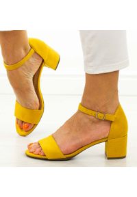 Żółte sandały, buty damskie Filippo Ds787. Kolor: żółty. Materiał: zamsz