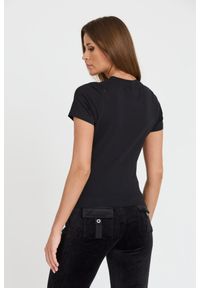 Juicy Couture - JUICY COUTURE Czarny t-shirt Enzo Dog Crest. Kolor: czarny