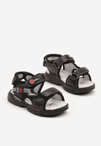 Born2be - Czarno-Czerwone Sportowe Sandały ze Skórzaną Wkładką i Napisami Doveline. Okazja: na co dzień. Zapięcie: rzepy. Kolor: czarny. Materiał: skóra. Wzór: napisy. Sezon: wiosna, lato. Styl: sportowy