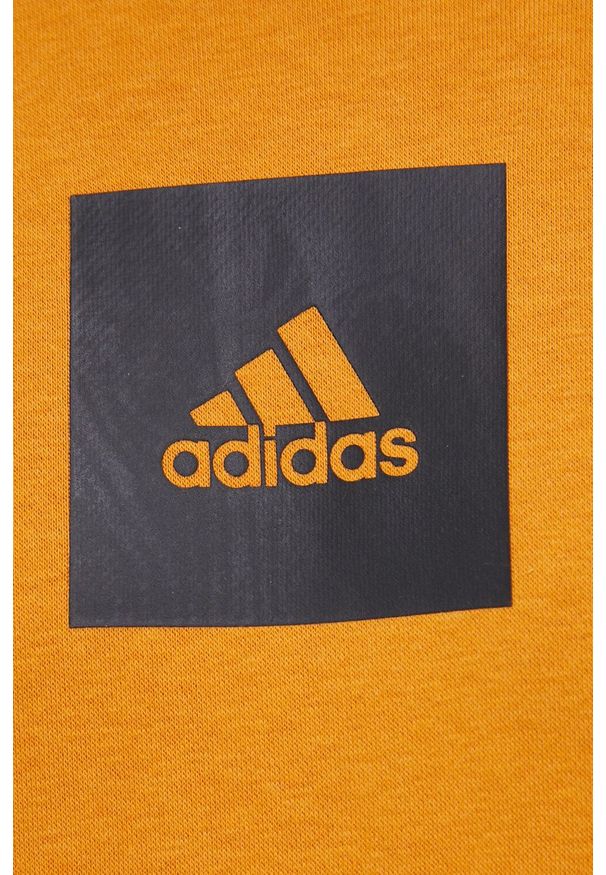 Adidas - adidas Bluza H14633 męska kolor pomarańczowy z kapturem z nadrukiem. Okazja: na co dzień. Typ kołnierza: kaptur. Kolor: pomarańczowy. Materiał: poliester, bawełna, dzianina. Wzór: nadruk. Styl: casual