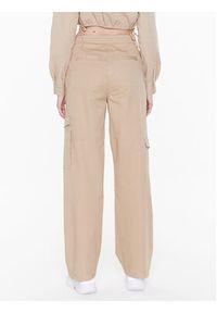 Calvin Klein Jeans Spodnie materiałowe J20J220263 Beżowy Relaxed Fit. Kolor: beżowy. Materiał: materiał, bawełna