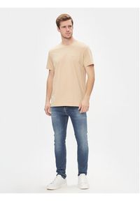 Calvin Klein Jeans T-Shirt J30J325268 Beżowy Regular Fit. Kolor: beżowy. Materiał: bawełna #4
