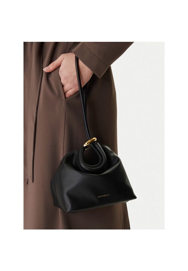 Torebka Coccinelle. Kolor: czarny