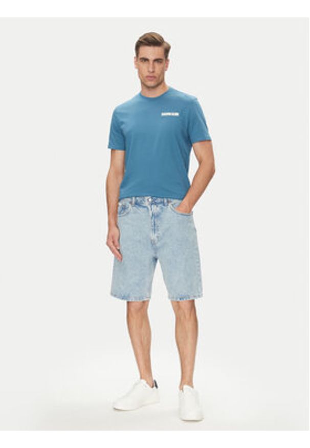 Calvin Klein Jeans Szorty jeansowe 90's LV04RB930G Niebieski Regular Fit. Kolor: niebieski. Materiał: bawełna
