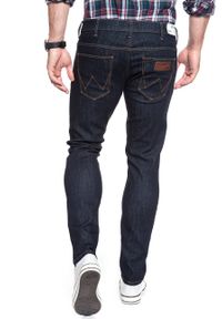 Wrangler - WRANGLER LARSTON MĘSKIE SPODNIE JEANSOWE JEANSY DARK RINSE W18SP690A. Wzór: jednolity