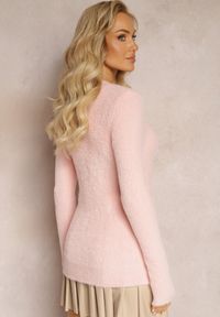 Renee - Różowy Puchaty Sweter Wełniany Ourlla. Kolor: różowy. Materiał: wełna. Styl: klasyczny #5
