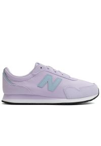 Buty New Balance GC323AE - fioletowe. Okazja: na co dzień. Kolor: fioletowy. Materiał: materiał, syntetyk, guma. Szerokość cholewki: normalna