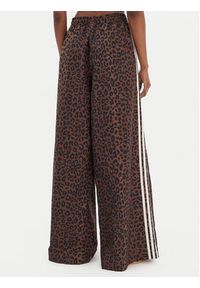 Adidas - adidas Spodnie dresowe Leopard Firebird JW7302 Brązowy Wide Leg. Kolor: brązowy. Materiał: syntetyk #2