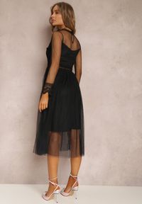 Renee - Czarna Sukienka Lylah. Okazja: na wesele, na studniówkę, na sylwestra, na ślub cywilny. Kolor: czarny. Materiał: tiul. Wzór: ażurowy, aplikacja. Styl: elegancki. Długość: midi #3