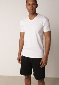 Born2be - Czarne Szorty Dresowe z Bawełną i Sznurkami Leofiel. Okazja: na co dzień, na spacer. Kolor: czarny. Materiał: bawełna, dresówka. Wzór: napisy. Styl: casual, klasyczny #3