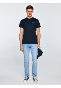 Big-Star - Koszulka męska z nadrukiem granatowa Tatisar 403. Kolor: niebieski. Materiał: bawełna, jeans. Długość: krótkie. Wzór: nadruk. Sezon: lato. Styl: sportowy, klasyczny